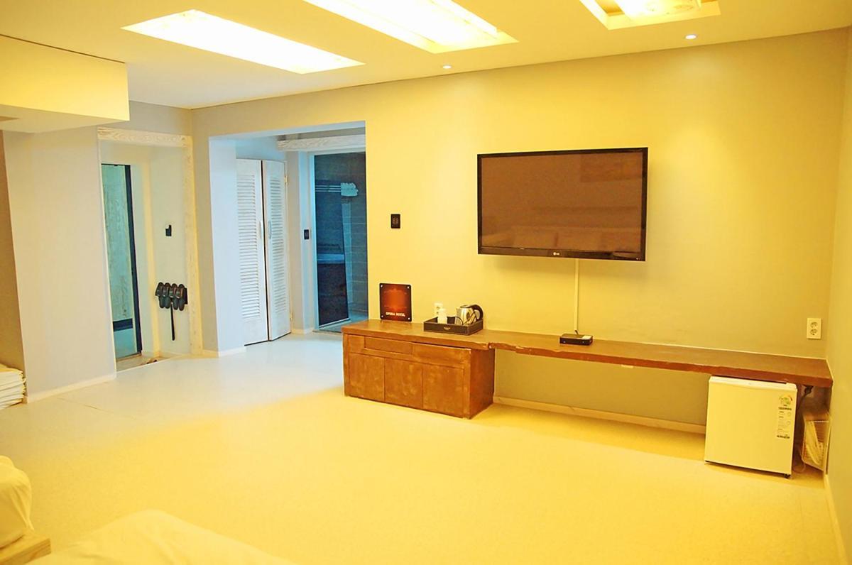 Opera 21 Hotel Jeonju Buitenkant foto