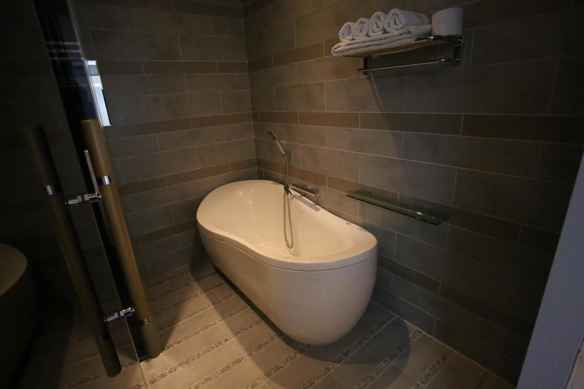 Opera 21 Hotel Jeonju Buitenkant foto