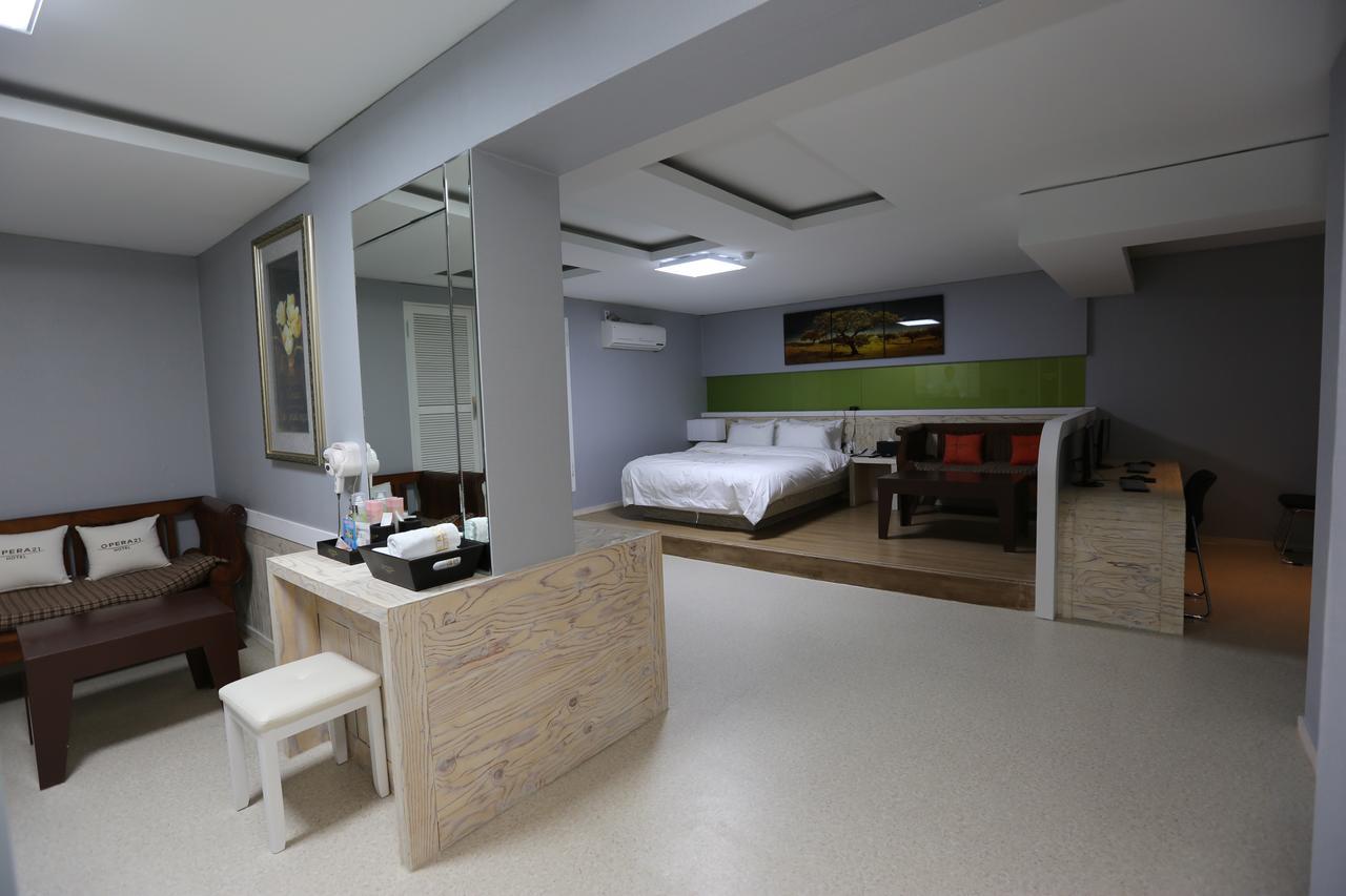 Opera 21 Hotel Jeonju Buitenkant foto