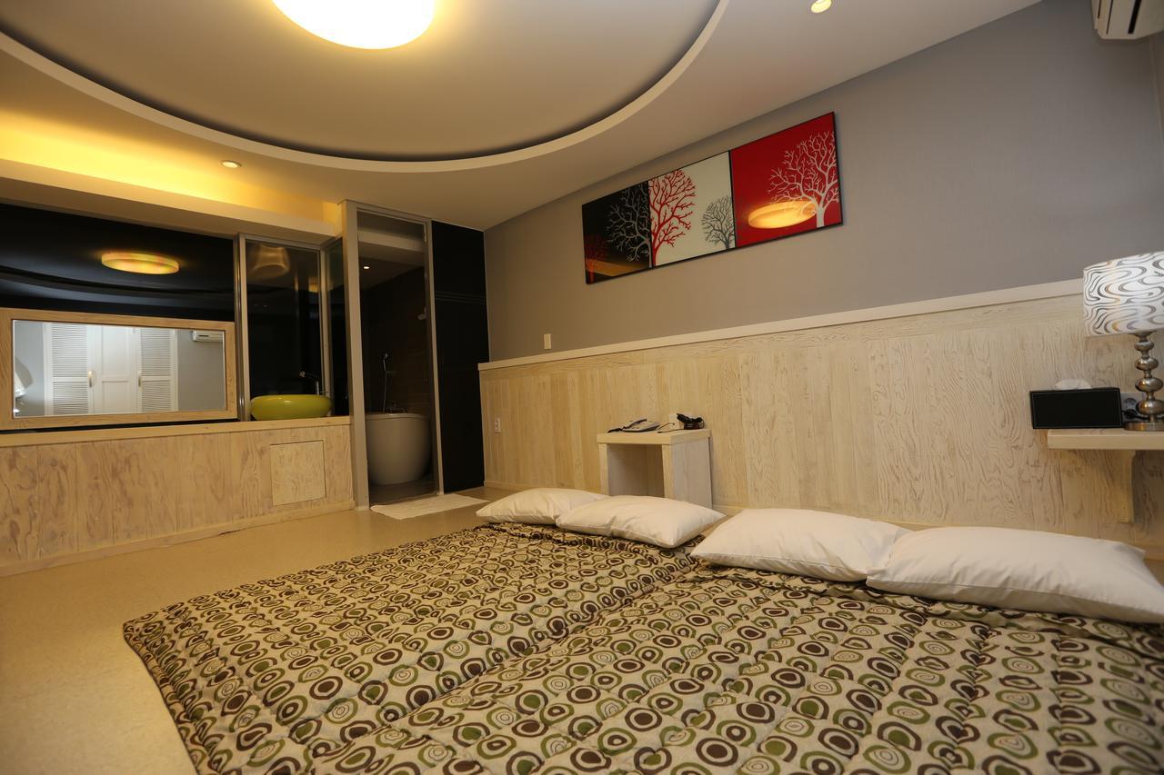 Opera 21 Hotel Jeonju Buitenkant foto